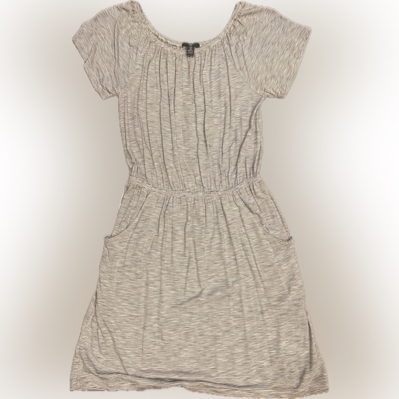 GAP Dresses & Skirts - GAP cinched casual grey/White flattering Striped Dress/pockets/medium